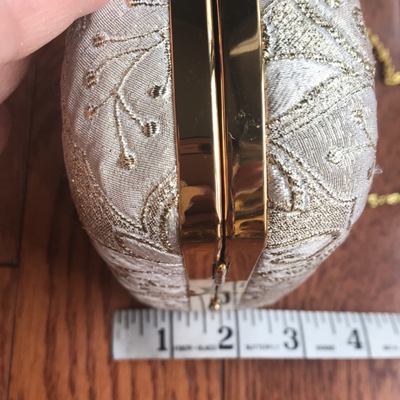 Gold embossed evening bag - Picture 3 of 7